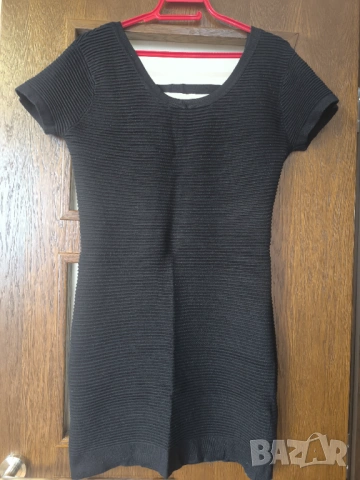 Къса черна рокля