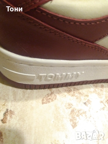 TOMMY HILFIGER Оригинал Нови Дамски Маратонки от Естествена Кожа 41, снимка 2 - Маратонки - 52542424