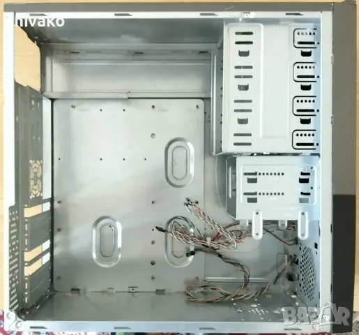 Продавам компютърна кутия, снимка 6 - Захранвания и кутии - 48771433