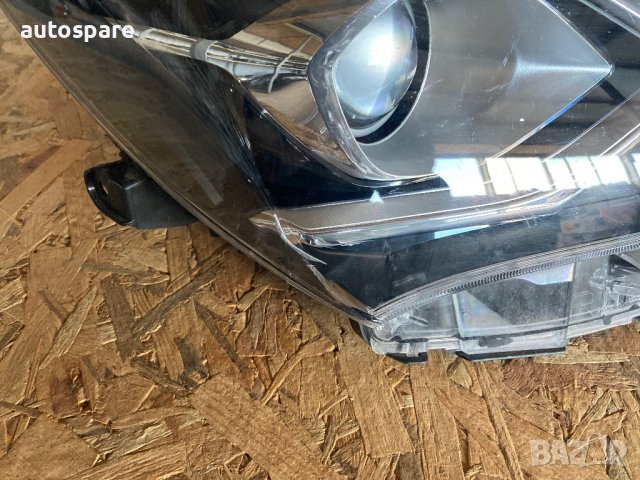 Десен оригинален фар за Toyota Yaris 17-20. Led. , снимка 3 - Части - 39209849