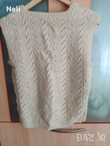 Дамски плетен елек от вълна