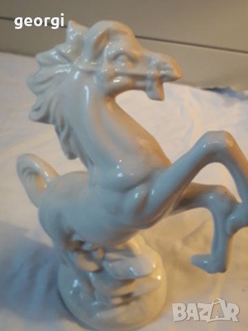 Порцеланова статуя на кон, снимка 2 - Колекции - 31355415