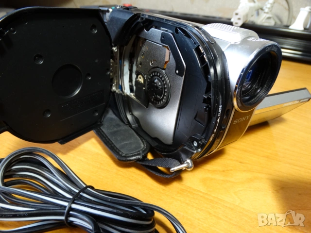 две цифрови камери SONY ..., снимка 12 - Камери - 54179119