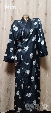 L/2XL Черен сатенен халат на цветя , снимка 7 - Нощници - 48925176