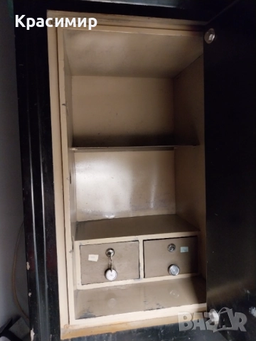 ПродаМетална каса/огнеопорна/, снимка 4 - Сейфове и каси - 52544526