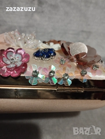 ЕЛЕГАНТНА ДАМСКА ЧАНТИЧКА  - сатен и декоративни цветя , снимка 8 - Чанти - 53087372