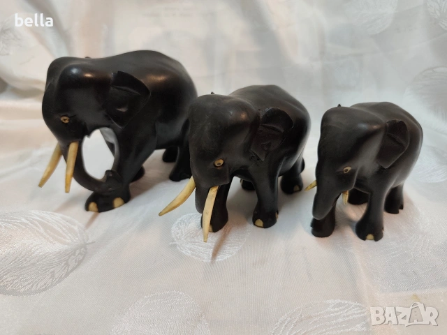 Колекция автентични фигури „Семейство слонове“ – Абанос