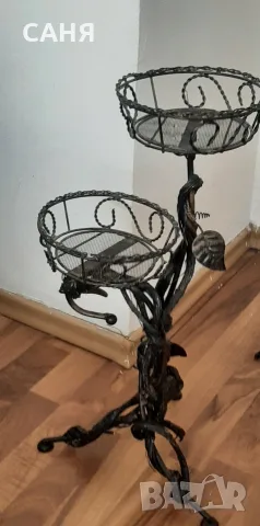 Красив,метален цветарник 28€, снимка 3 - Специализирана литература - 53628151