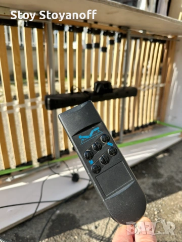 Легло с електрическа подматрачна рамка 90x200, снимка 5 - Спални и легла - 53135912