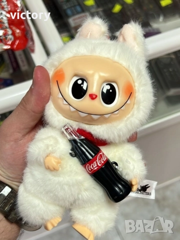 Музикално Labubu x Coca-Cola Blind Box, LED светлини + звукови ефекти, снимка 2 - Плюшени играчки - 51788450