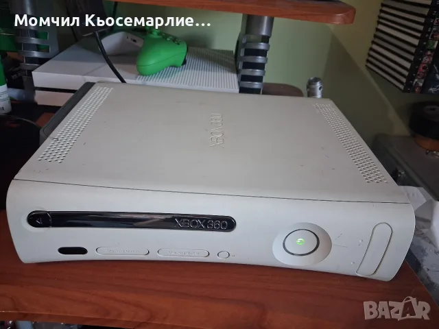 Xbox 360 с 1 контролер и 2 игри