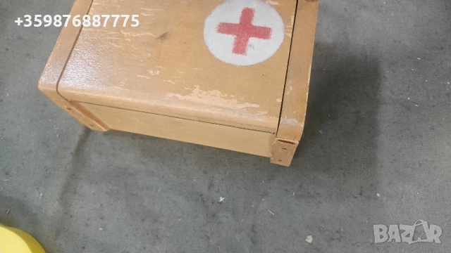 Ретро аптечка дърво дървена руски руско руска соц , снимка 3 - Антикварни и старинни предмети - 50678049