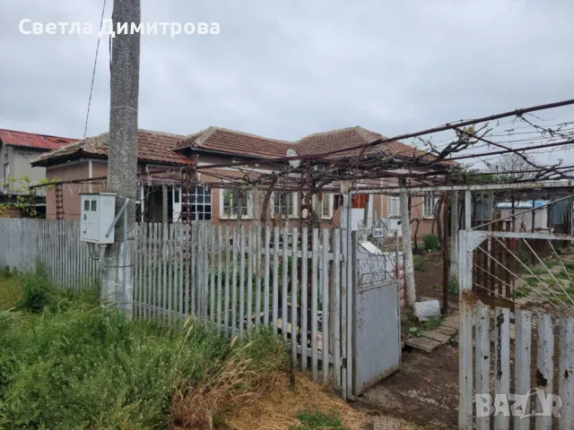 Продавам къща с дворно място в с. Дъбовик