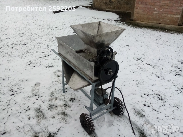 мелачка за грозде с отделяне на чепки от неръждаема стомана. 