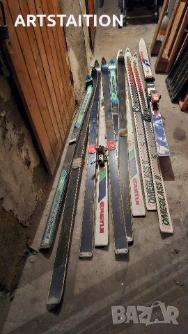 Дванайсет броя стари ски