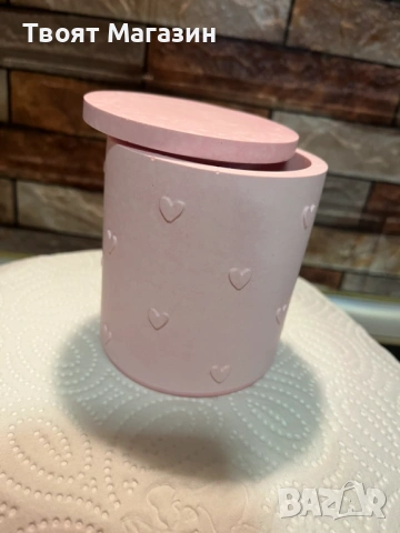 Нежна Розова Кутийка със Сърца