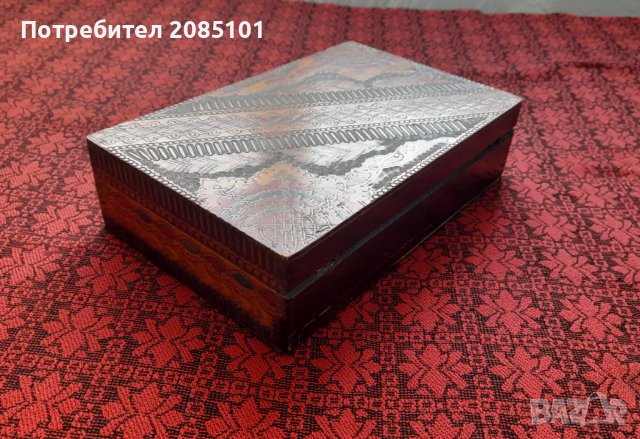 Стара дървена кутия, снимка 1 - Антикварни и старинни предмети - 40215668