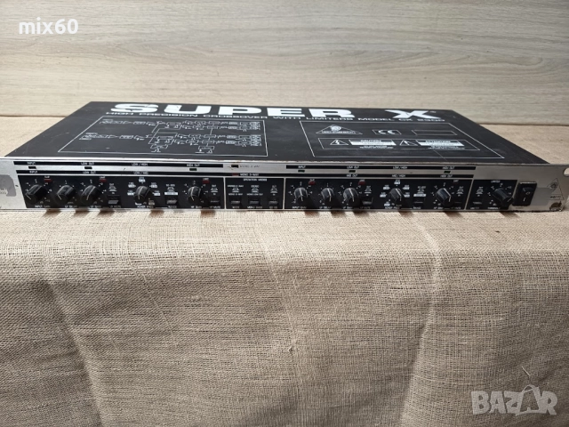 Продавам crossover Behringer CX2300