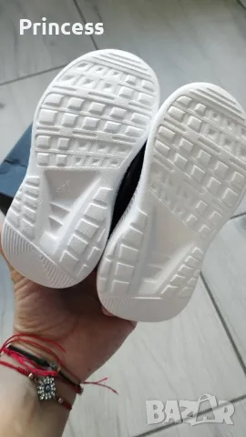 Детски маратонки Adidas 20 номер, снимка 4 - Детски маратонки - 48234470