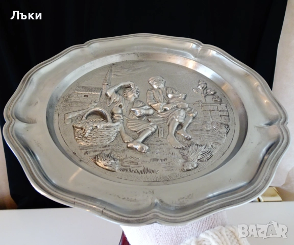 Калаена чиния с картина Ядящи грозде и пъпеш,Мурильо. , снимка 3 - Антикварни и старинни предмети - 52776782