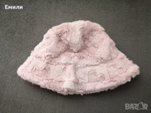 Розова дамска пухкава шапка със сърца, снимка 8 - Шапки - 48147018