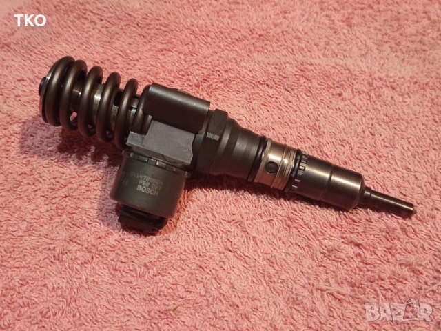 Помпа дюза Bosch за VW AUDI Skoda Seat - 2.0TDI 140к.с., снимка 2 - Части - 53128668