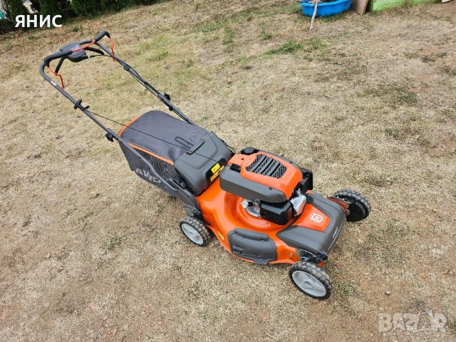 САМОХОДНА КОСАЧКА HUSQVARNA 4X4 HONDA. КАТО НОВА 