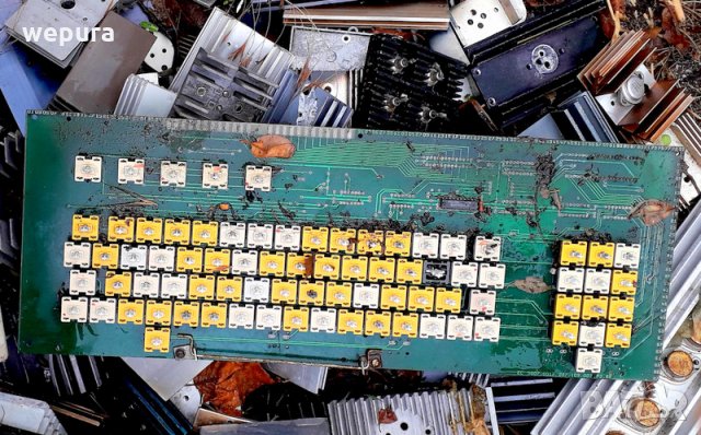 българска клавиатура само с бутони за правец 2 бр за реставриращи и рециклиращи компютри