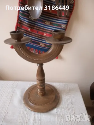 Голям свещник от орехово дърво 