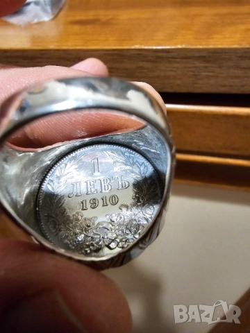 Голям сребърен пръстен със сребърна монета 1 лев 1910 Фердинанд 1, снимка 4 - Пръстени - 52745761