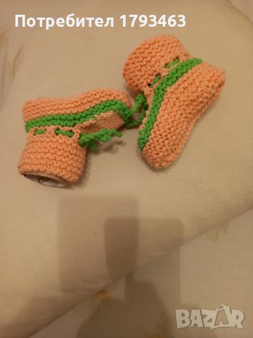 Ръчно плетени бебешки терлички, снимка 6 - Бебешки чорапи - 44444686