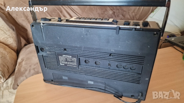 Радиокасетофон Universum de Luxe, снимка 7 - Радиокасетофони, транзистори - 52208312