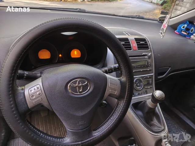 Toyota Auris 1.6 с газова уредба, снимка 8 - Автомобили и джипове - 56543459