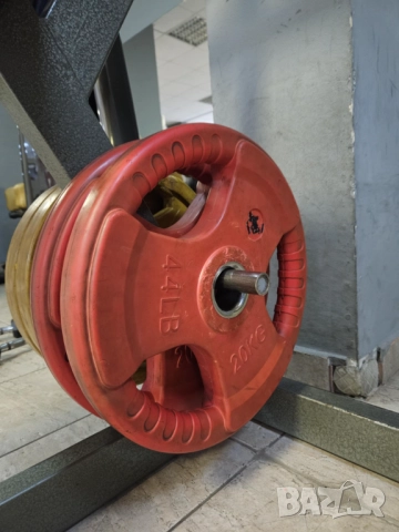 Technogym Glute Machine / Глутеус, снимка 5 - Фитнес уреди - 52112116