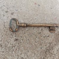 Стар бронзов ключ, снимка 2 - Антикварни и старинни предмети - 42823458