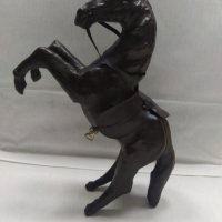 Импозантна фигура на Кон от кожа , изправен на задни крака , снимка 2 - Статуетки - 35007841