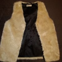 Меко пухкаво елече H&M 10-11 години , снимка 1 - Детски якета и елеци - 29536221