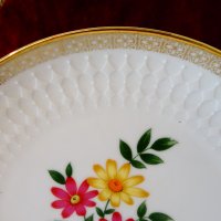 Чиния баварски порцелан,злато,цветя,релеф. , снимка 2 - Чинии - 37818232