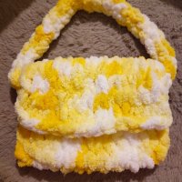 Ръчно плетена чанта от мека прежда, снимка 2 - Чанти - 44200889