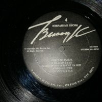 Продавам двоен албум на Владимир Висотцки - 1981 записан от Tec-Art.inc 150Fifth Ave. NYC, снимка 2 - Грамофонни плочи - 31185923