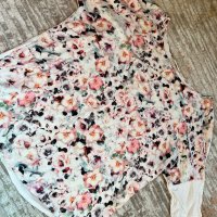 Дамска блуза на цветя, снимка 1 - Блузи с дълъг ръкав и пуловери - 40193634