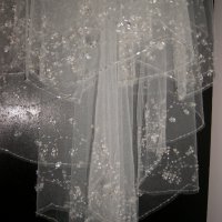 Сватбена рокля и Воал-оригинални от колекцията на Demetrios, снимка 13 - Сватбени рокли - 29671623