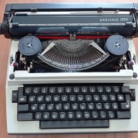 Пишеща машина Adler Gabriele 2000

, снимка 3 - Антикварни и старинни предмети - 42866136