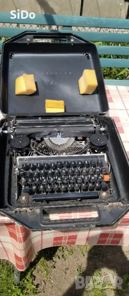 Пишеща българска машина в оригинално куфарче, снимка 1