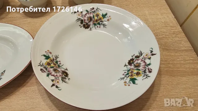 Порцеланови чайник, латиера, купичка, чиния за салата и дълбока чиния, снимка 3 - Сервизи - 48989476