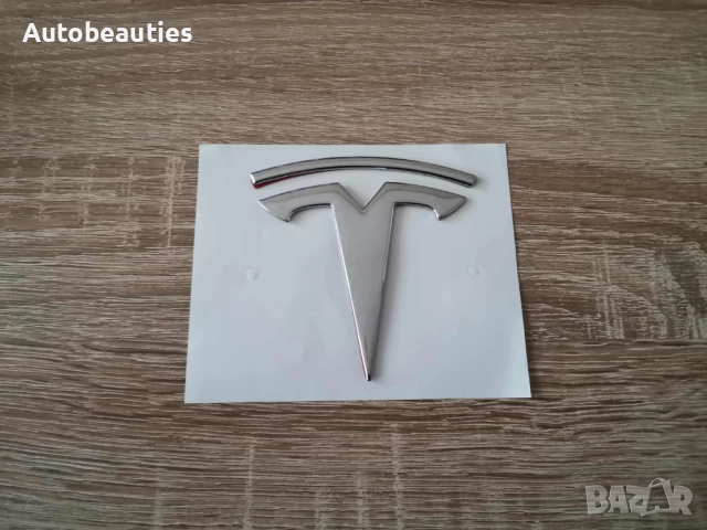 сребрист гланц лого Tesla