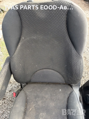 Предни седалки от Nissan Note 2008г, снимка 6 - Части - 56505326
