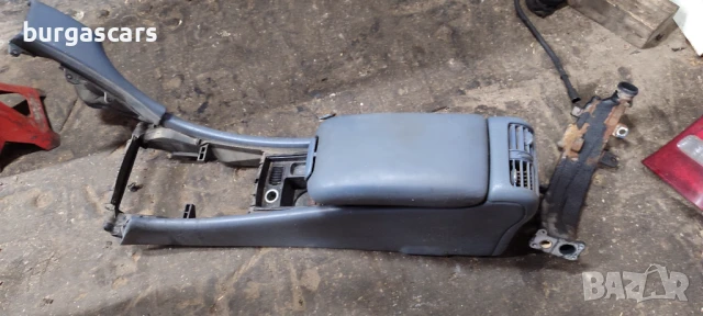 Подлакътник Mercedes C220 W203 - 60лв, снимка 2 - Части - 50951229