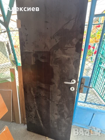 Интериорна врата с каса 