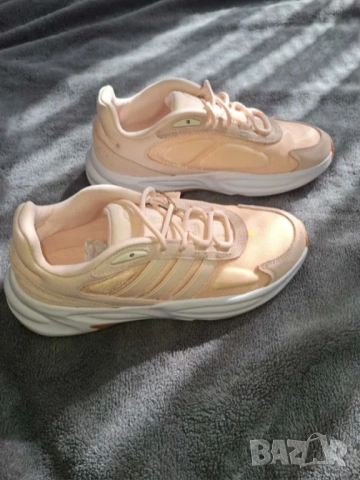 Adidas Ozelle Дамски маратонки 39 номер, снимка 3 - Маратонки - 54153910